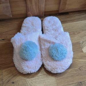 Basically brand new fluffy slippers
